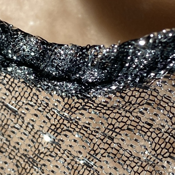 INCERUN - NWT - top: sheer black & silver l/s w collar and button cuffs - L - Picture 14 of 16